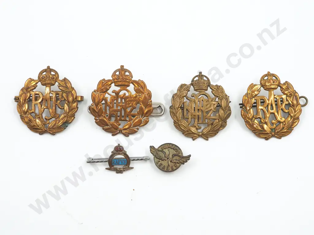 Assorted Lot of Four RAF Cap Badges & Two Smaller Pins Image 1++