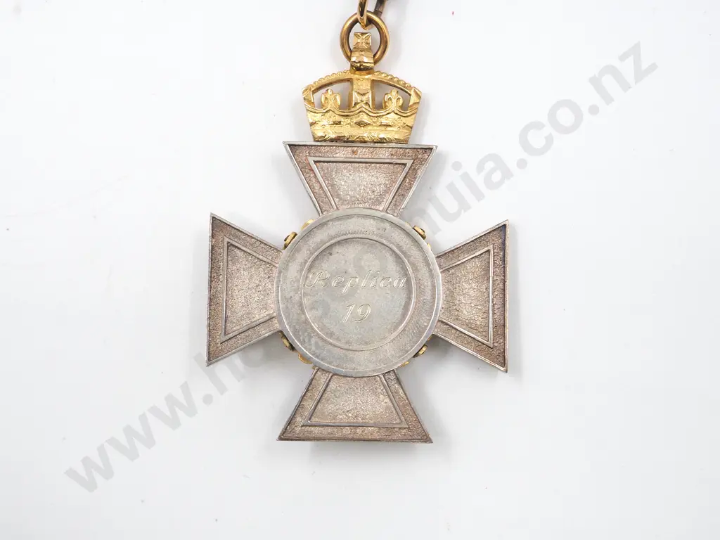 New Zealand Cross 1869 Official Replica in 18ct Gold & Sterling Silver Image 1++