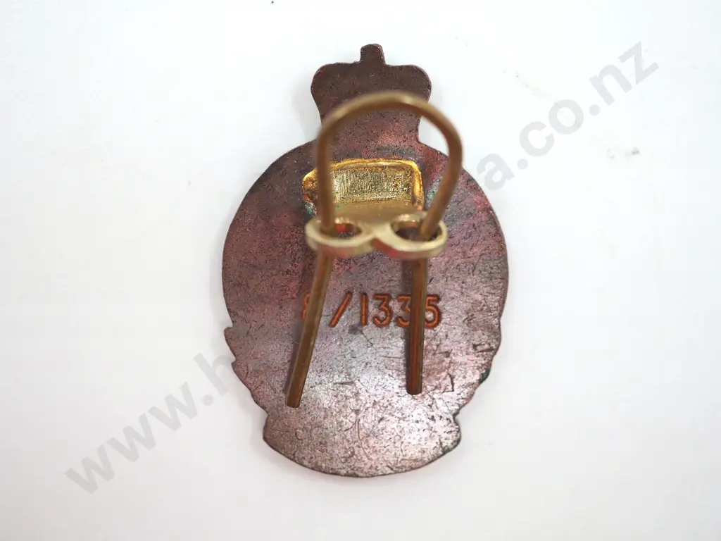 Gallipoli Lapel Pin: 8/1335  Image 1++