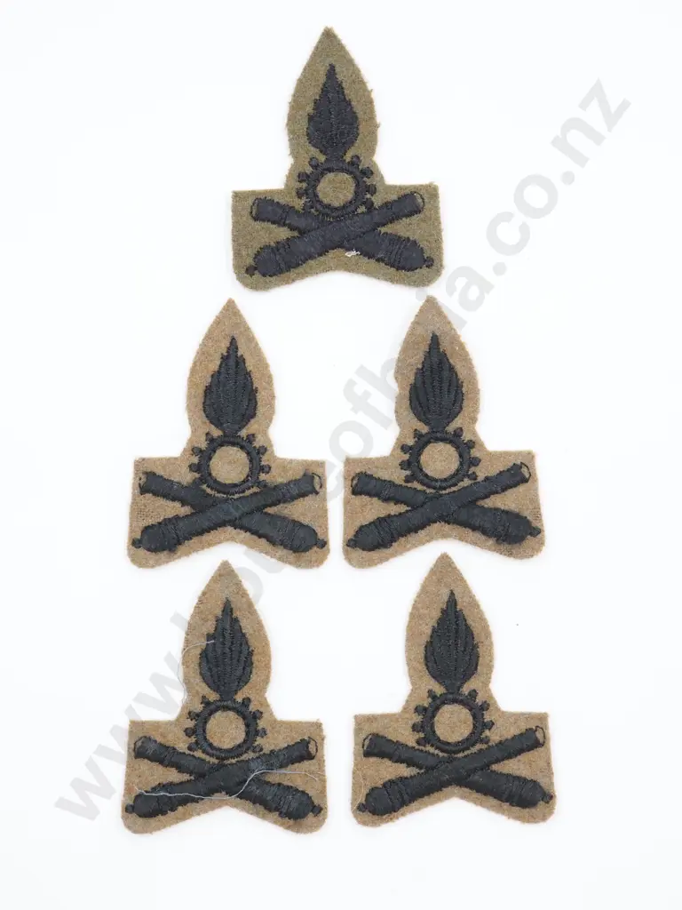 Five WWII Italian Artillery Cloth Patches Image 1++