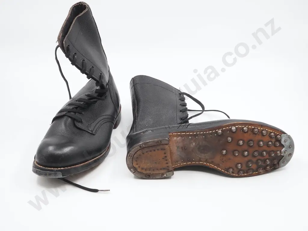1980's New Zealand Army Issue Boots w Hobnails Image 1++