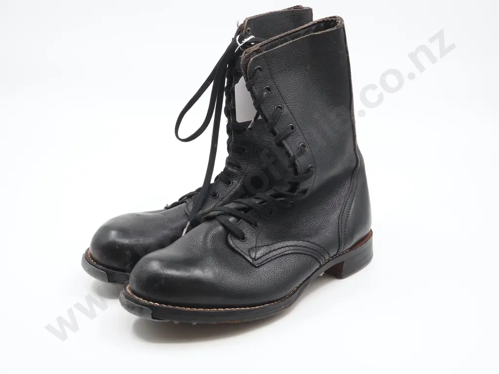 1980's New Zealand Army Issue Boots w Hobnails Image 1++