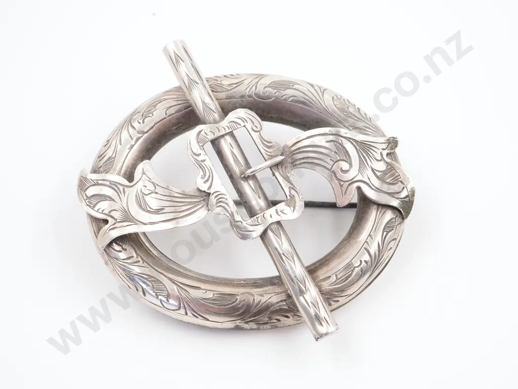 Large Silver Antique ScottishKilt Pin w Carved Detailing Image 1++