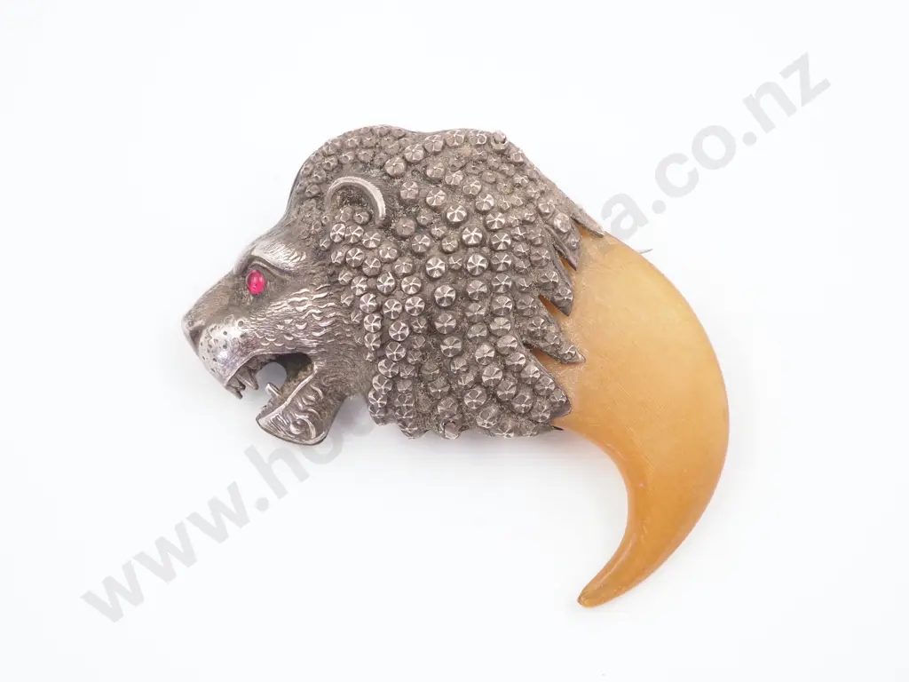 Substantial Sterling Silver Antique Lions Head & Tigers Claw Brooch Image 1++