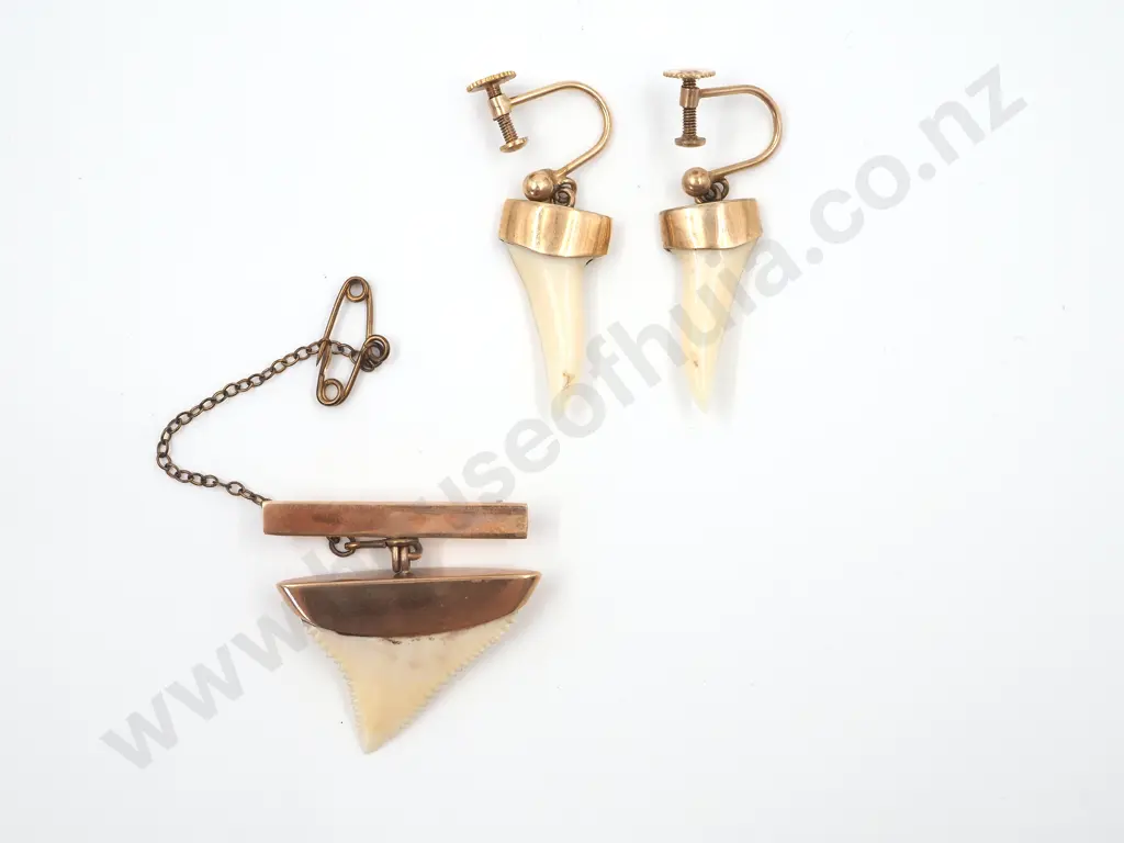 9ct Rose Gold NZ Colonial Shark Tooth Brooch & Matching Earrings Image 1++