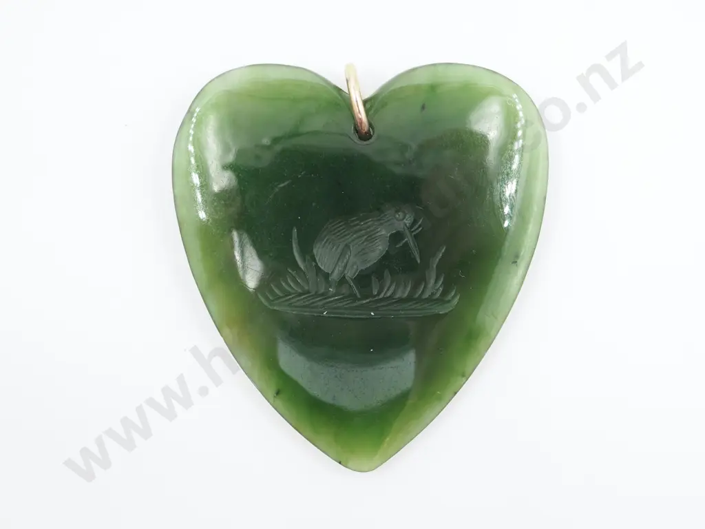 9ct Gold NZ Colonial Greenstone Heart w Carved Kiwi & Cabbage Tree Image 1++