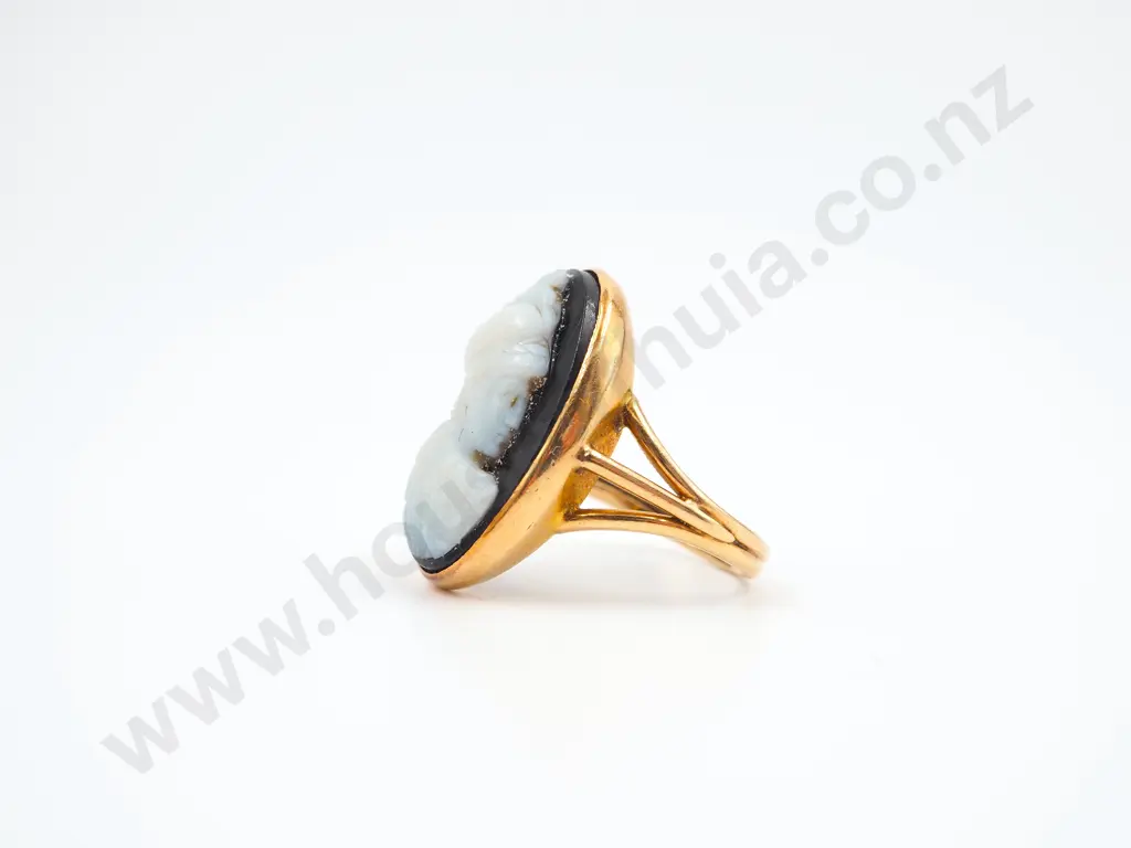 18ct Gold Victorian Agate Cameo Ring Image 1++