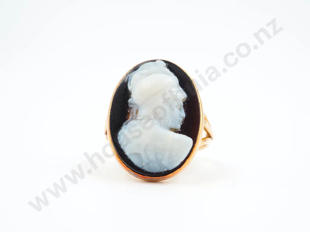 18ct Gold Victorian Agate Cameo Ring Image 1++