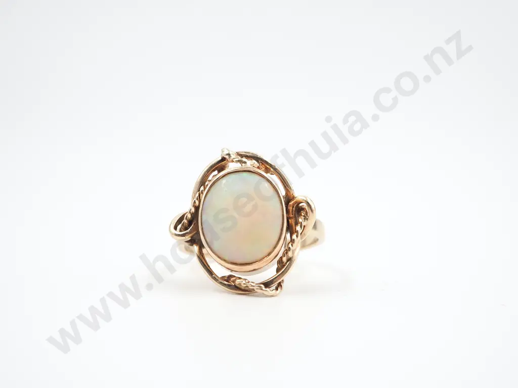 9ct Gold Opal Ring Image 1++
