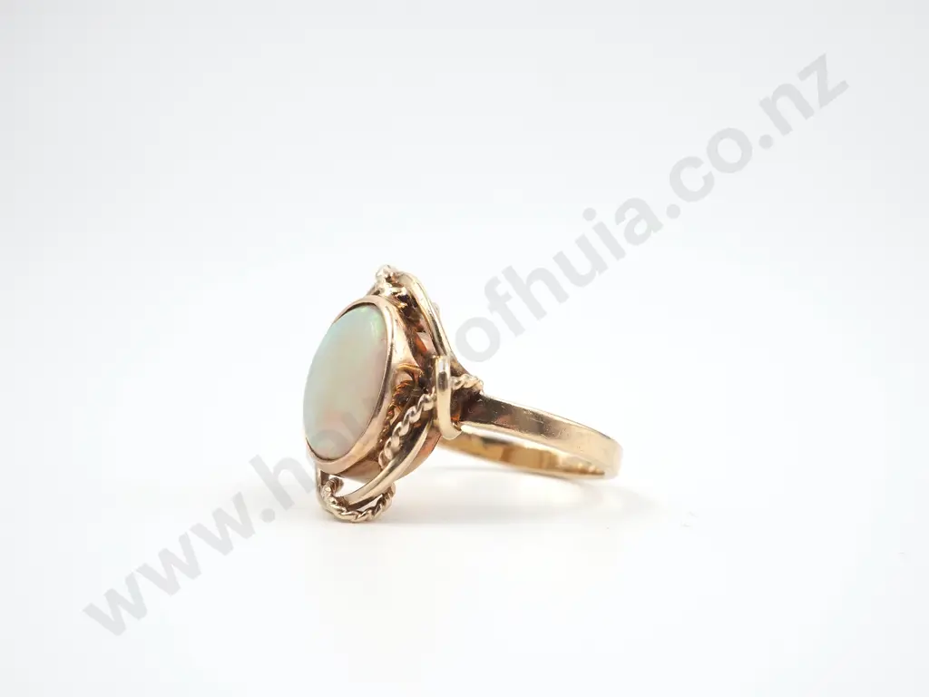 9ct Gold Opal Ring Image 1++
