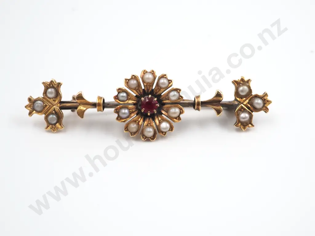 15ct Gold Ornate Victorian Garnet & Pearl Brooch Image 1++