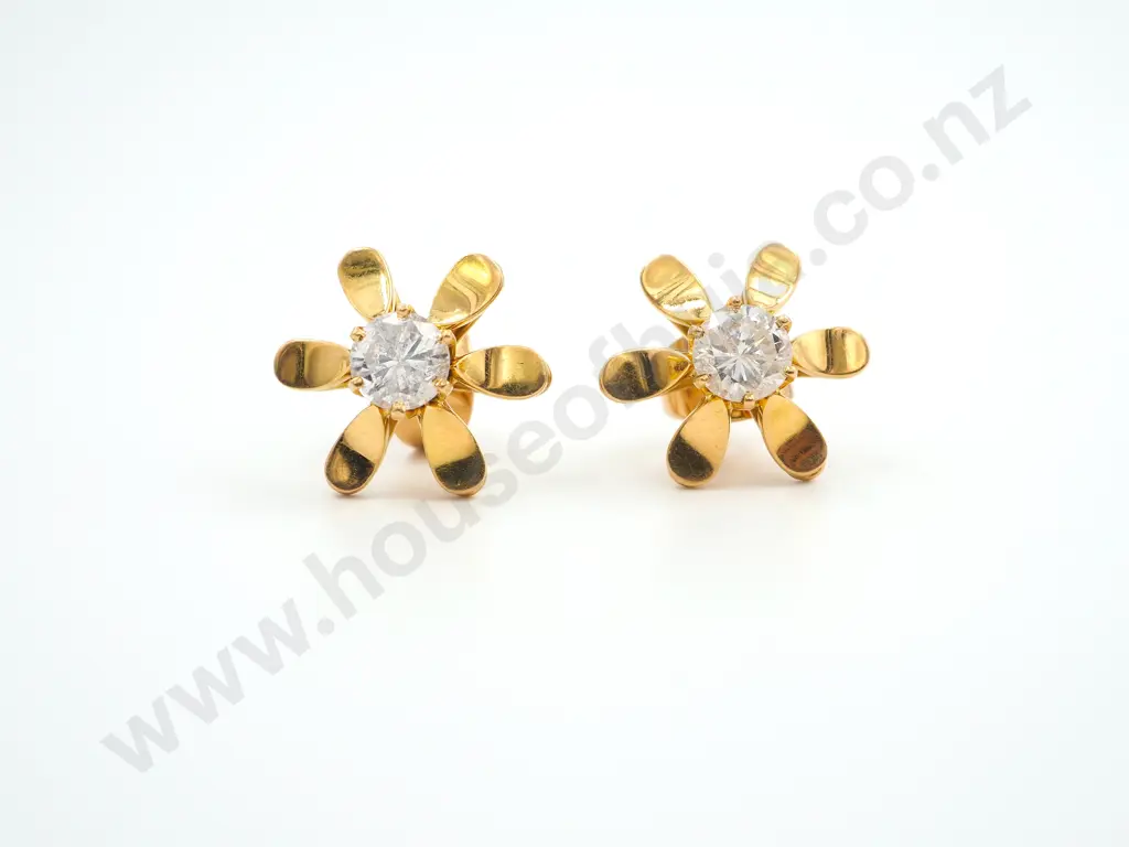 18ct Gold Diamond Earrings Image 1++