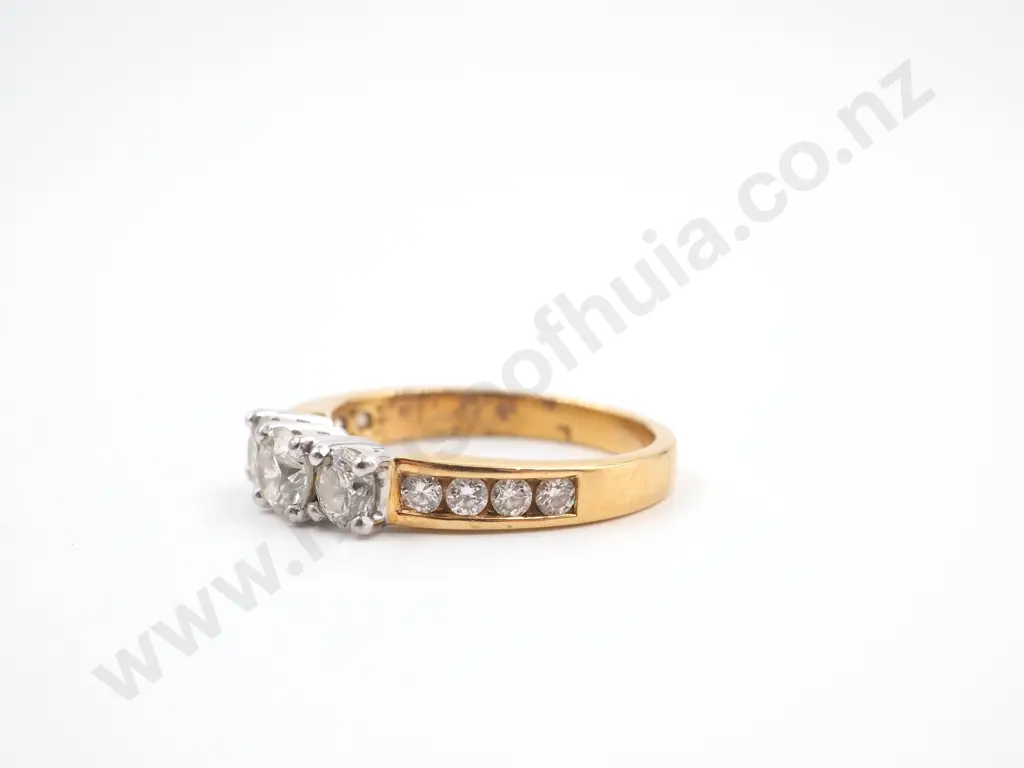 18ct Gold & Diamond Ring Image 1++
