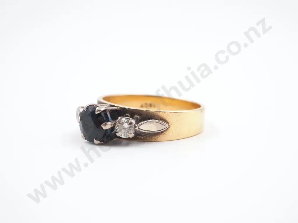 18ct Gold Blue Sapphire & Diamond Ring Image 1++