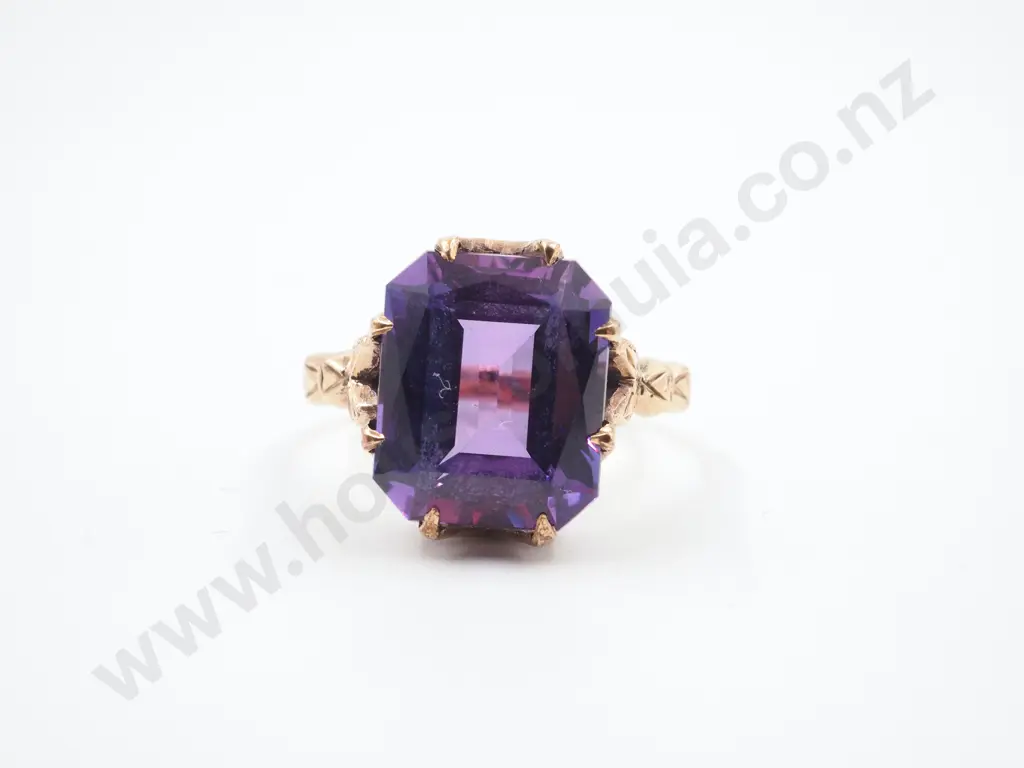 Bold 9ct Gold Alexandrite Ring Image 1++