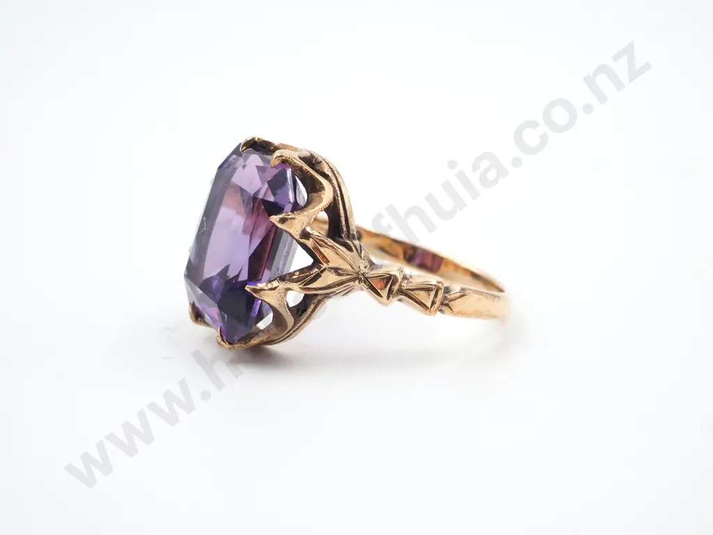 Bold 9ct Gold Alexandrite Ring Image 1++