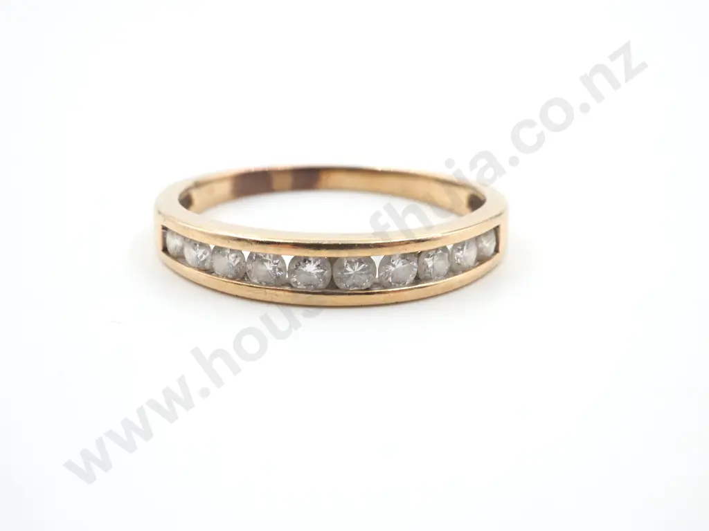 9ct Gold Ring w Half a Carat of Diamonds Image 1++