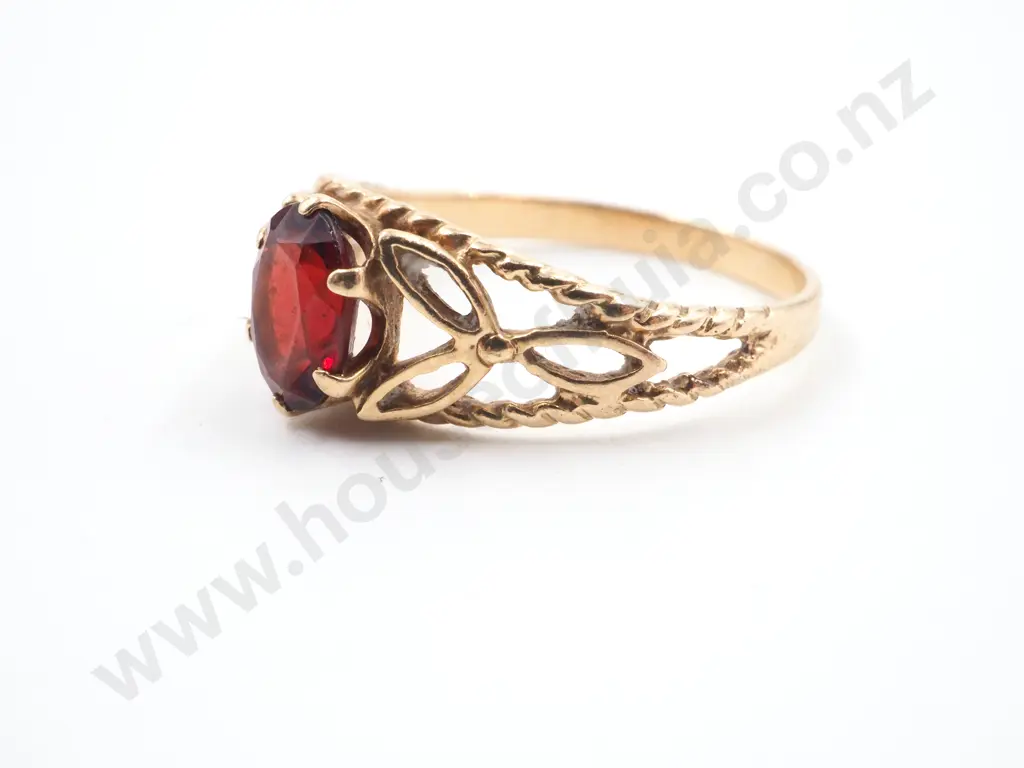 9ct Gold Synthetic Ruby Ring Image 1++