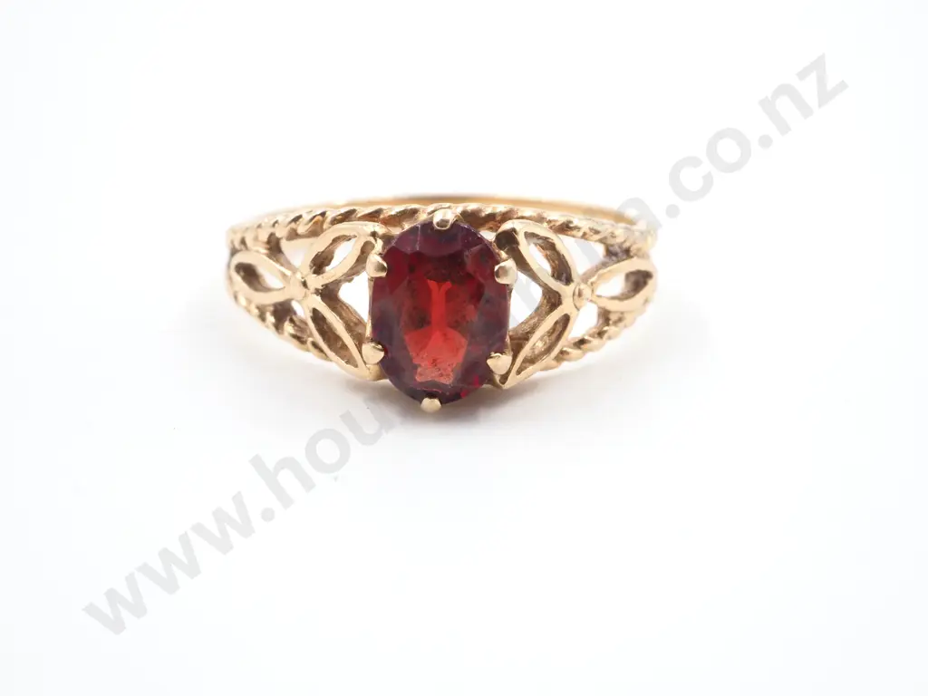 9ct Gold Synthetic Ruby Ring Image 1++
