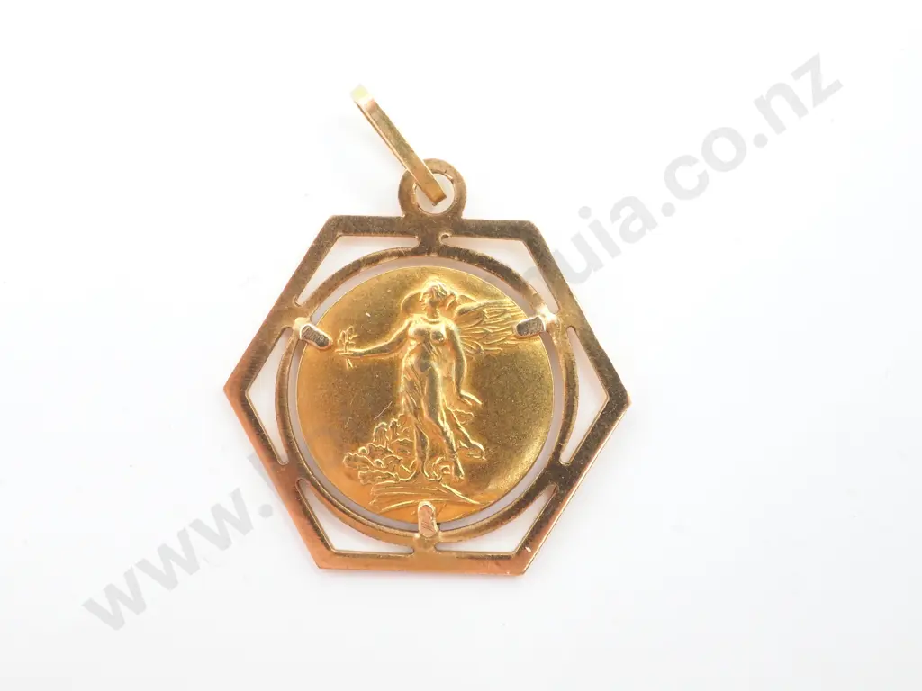 Vintage 18ct Gold Pendant Image 1++
