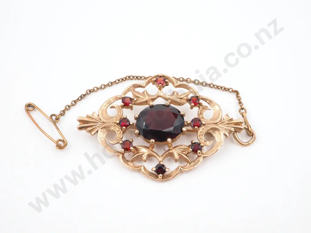9ct Gold & Garnet Brooch Image 1++