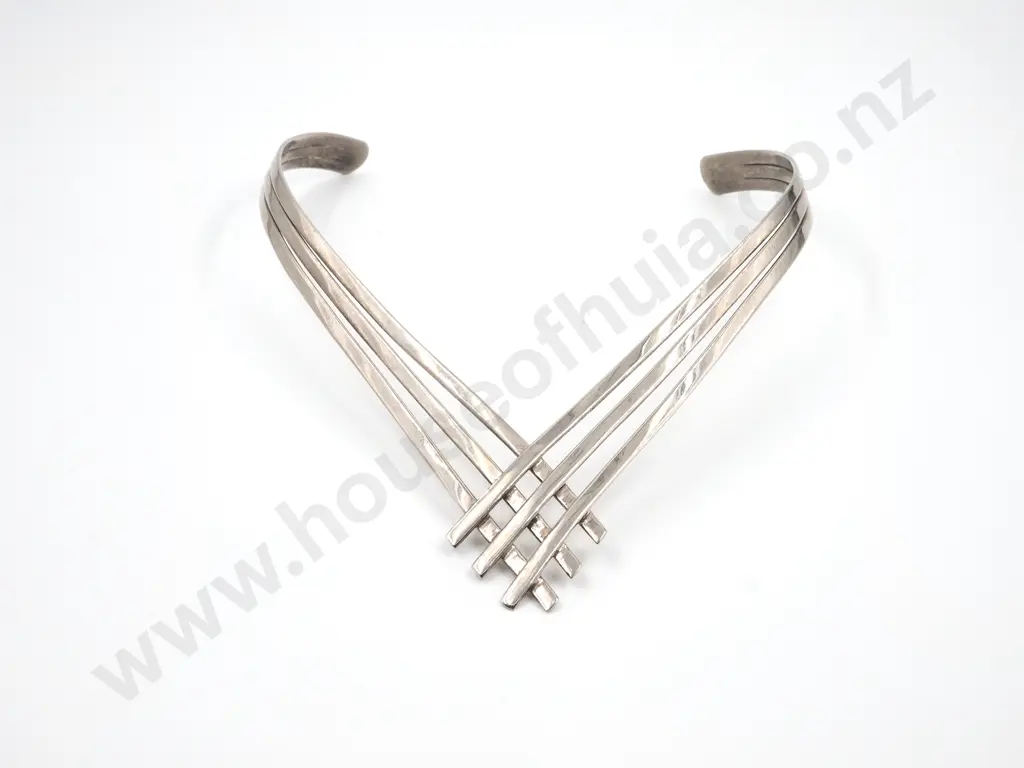 Sterling Silver Collar Necklace w Modern Detailing Image 1++