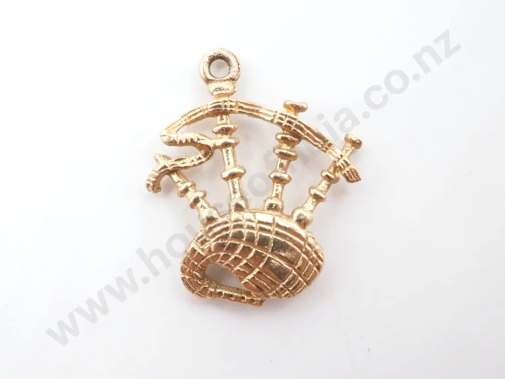 9ct Gold Bagpipe Charm Image 1++