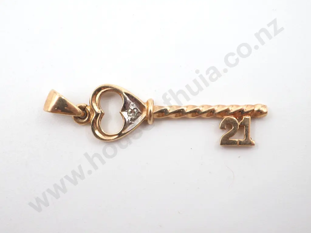 9ct Gold Key Charm 21st Image 1++