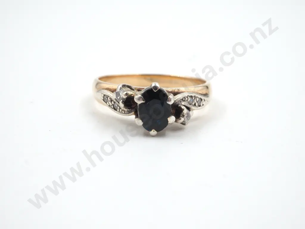 9ct Gold Saphire & Diamond Ring Image 1++