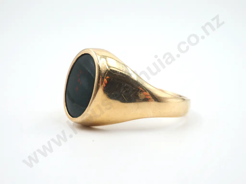 9ct Gold Bloodstone Signet Ring Image 1++