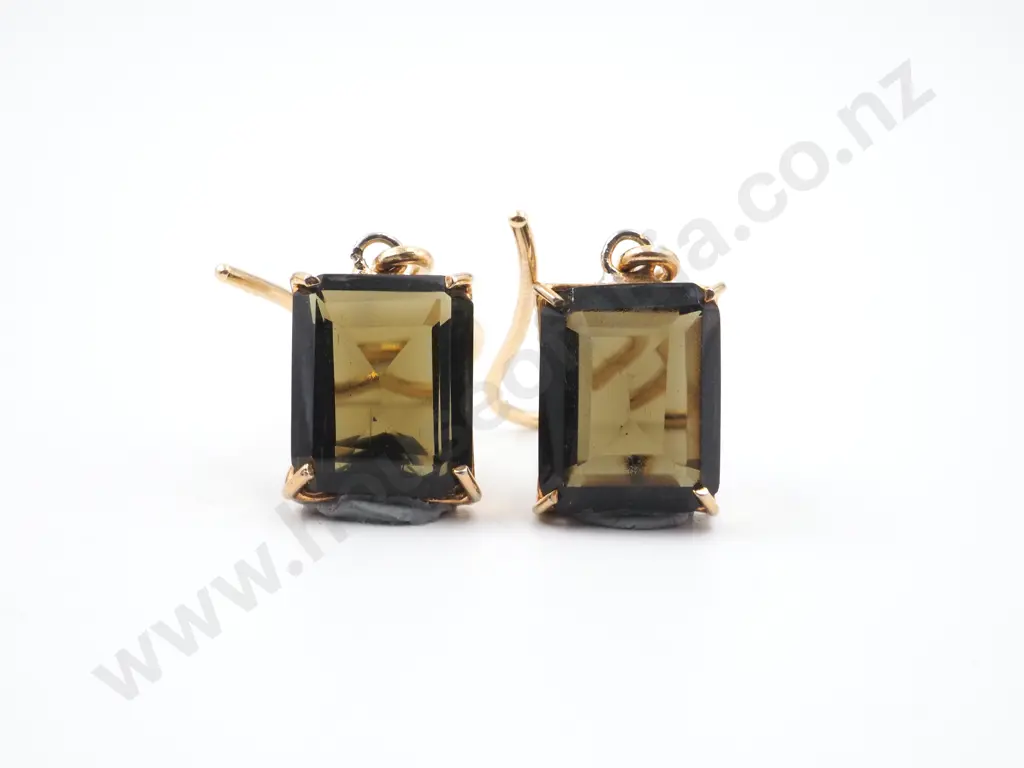 9ct Gold Onyx Earrings on Shepherds Hooks Image 1++
