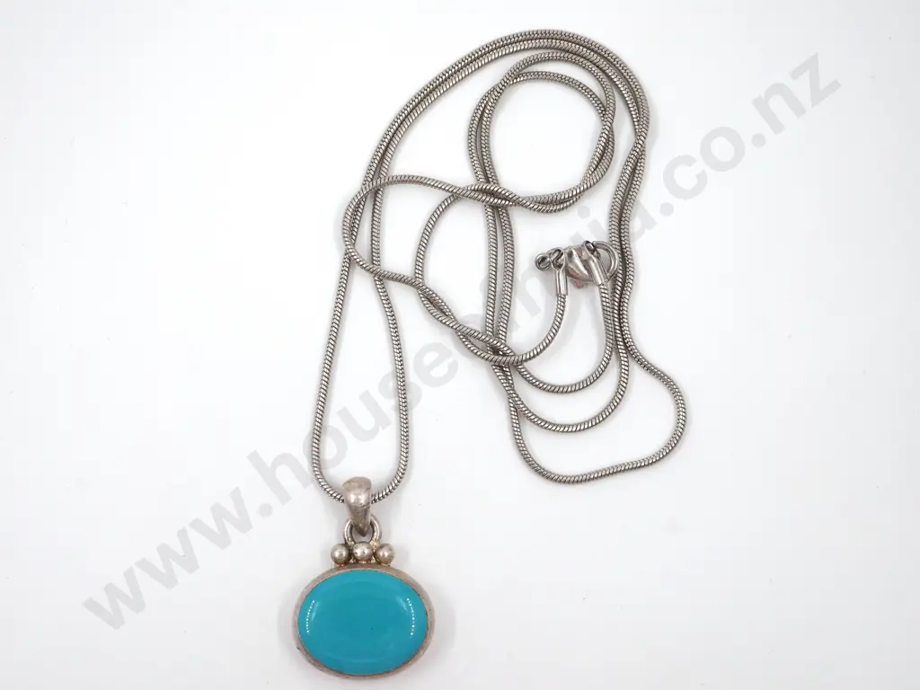 Silver Metal Pendant & Chain Image 1++
