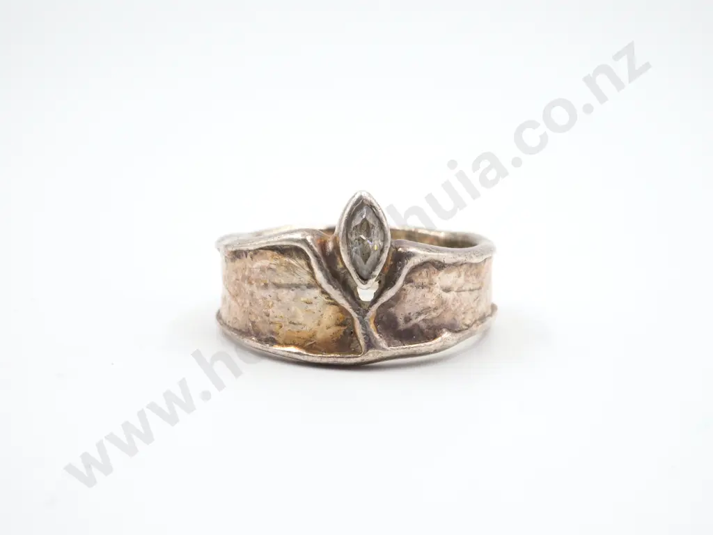 Sterling Silver Ring set w Gem Image 1++