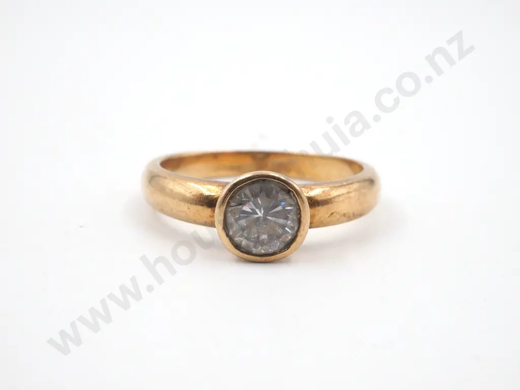 9ct Gold & CZ Ring Image 1++
