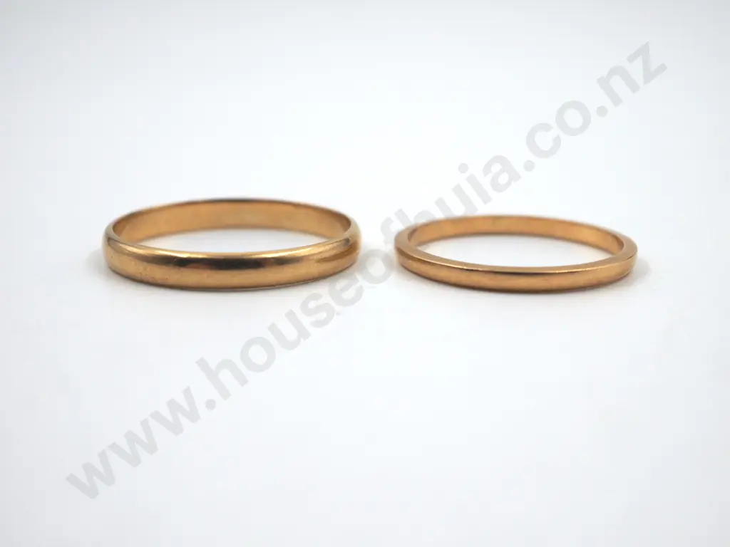 Two 18ct Gold Wedders Image 1++