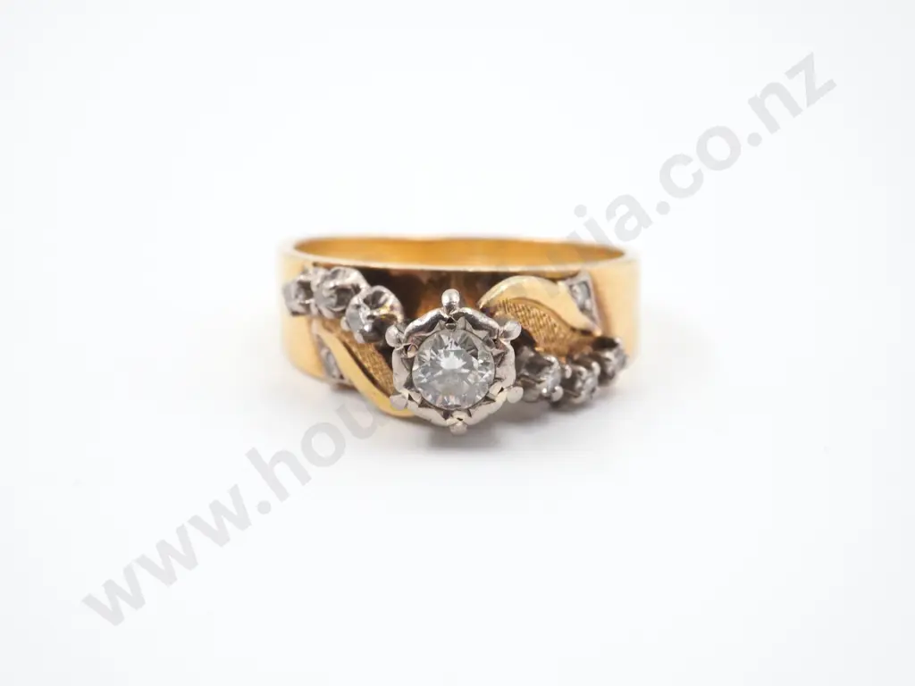 Large 18ct Gold Diamond Ring Image 1++