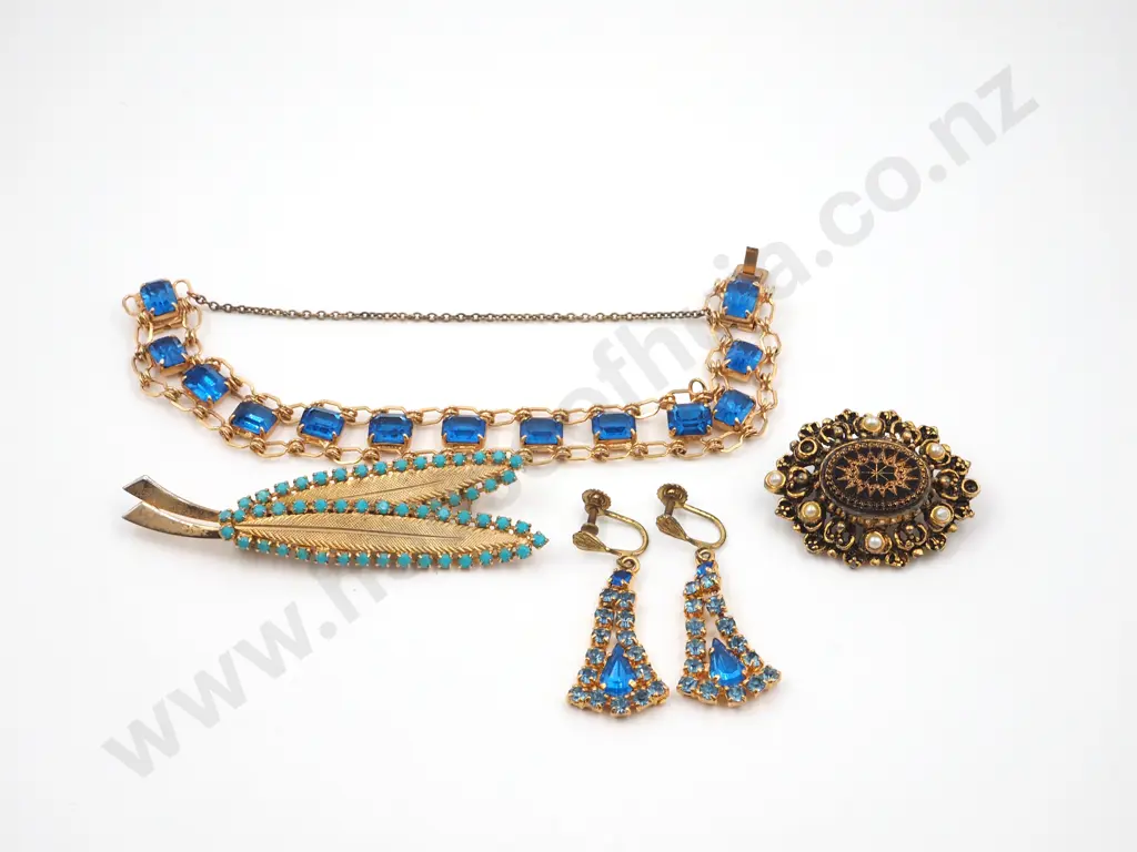 Assorted Lot of Costume Jewellery Image 1++