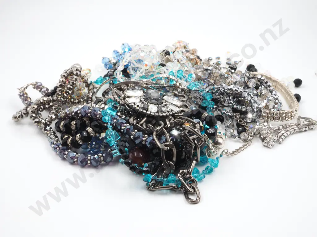 Large Lot of Costume Bead Necklaces Image 1++