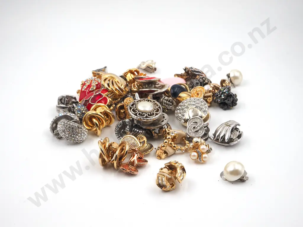 Large Assortment of Clip on Earrings Image 1++