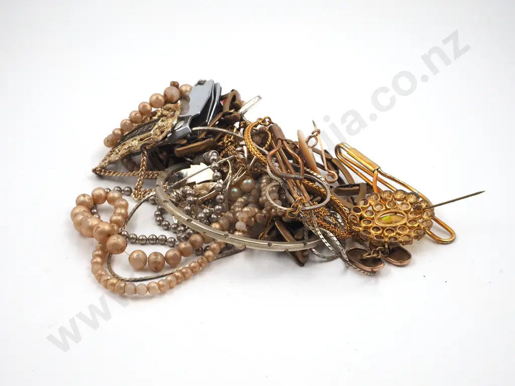 Assorted Lot of Costume Jewellery Image 1++