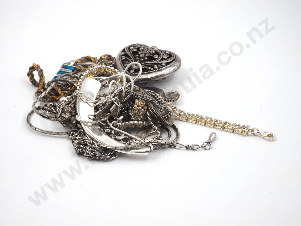 Assorted Lot of Costume Jewellery Image 1++