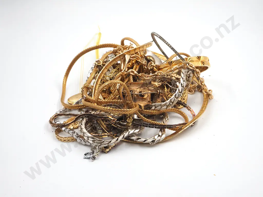 Assorted Lot of Costume Jewellery Image 1++