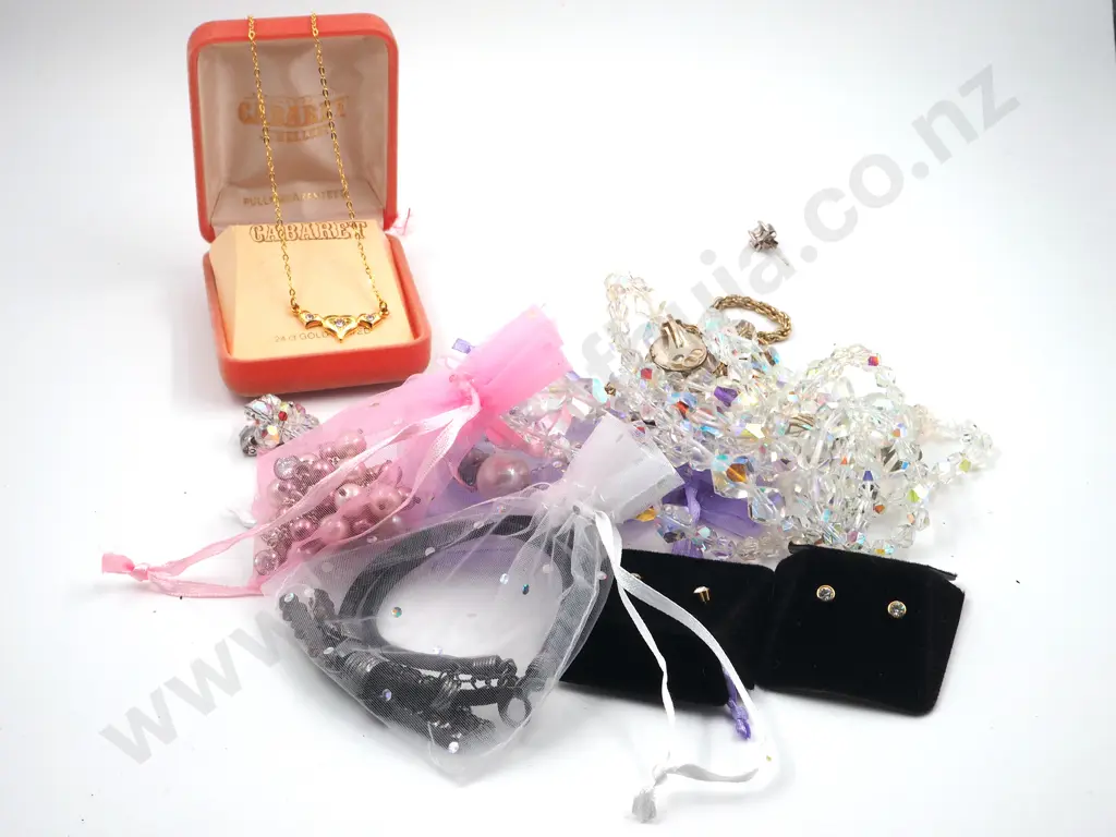 Assorted Lot of Costume Jewellery Image 1++