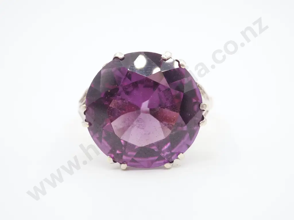 Vintage 9ct Gold Deep Purple Amethyst Stone Ring Image 1++