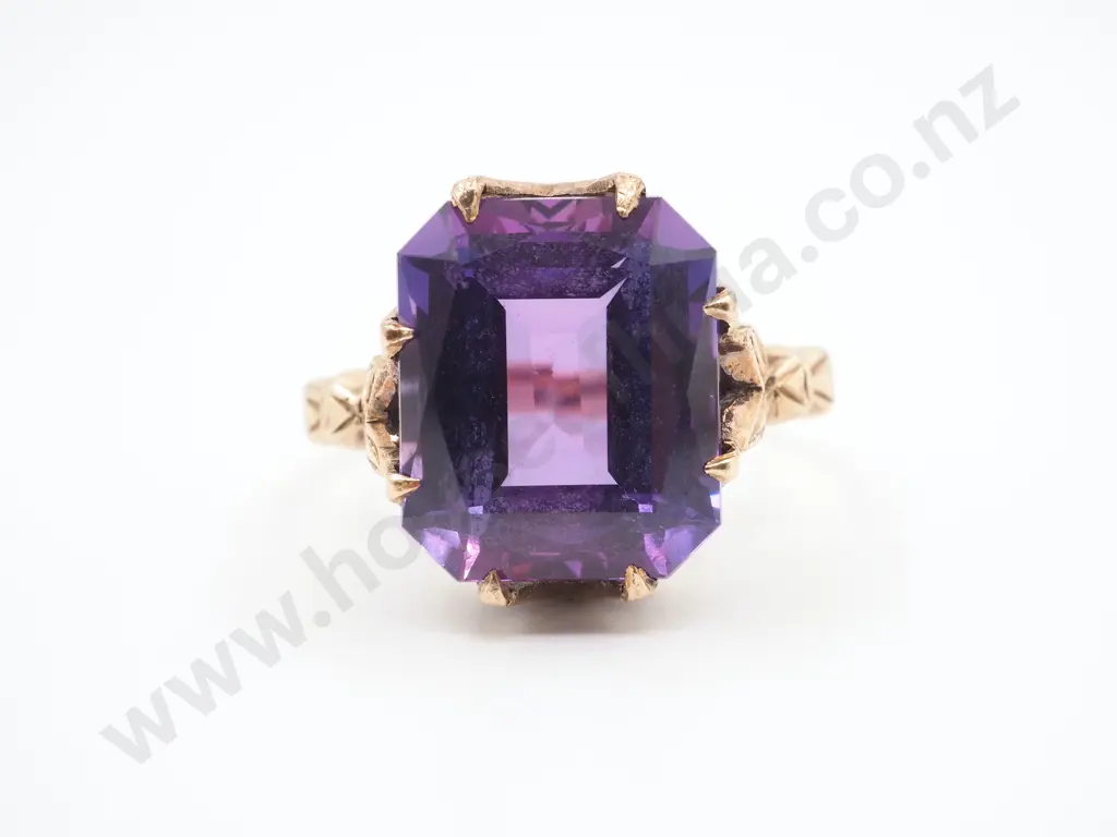 Stylish 9ct Gold Deep Purple Gem Ring Image 1++