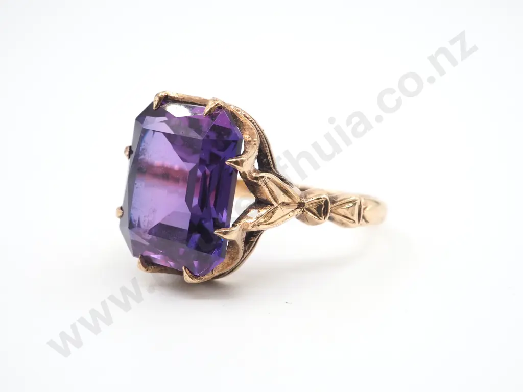 Stylish 9ct Gold Deep Purple Gem Ring Image 1++
