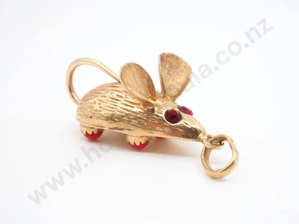 Vintage 14ct Gold & Coral Mouse Pendant Image 1++