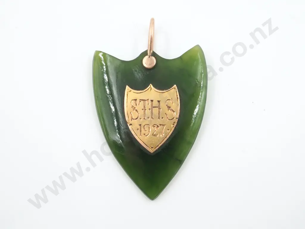 Vintage 9ct Gold & NZ Greenstone Pendant, 1927 Image 1++