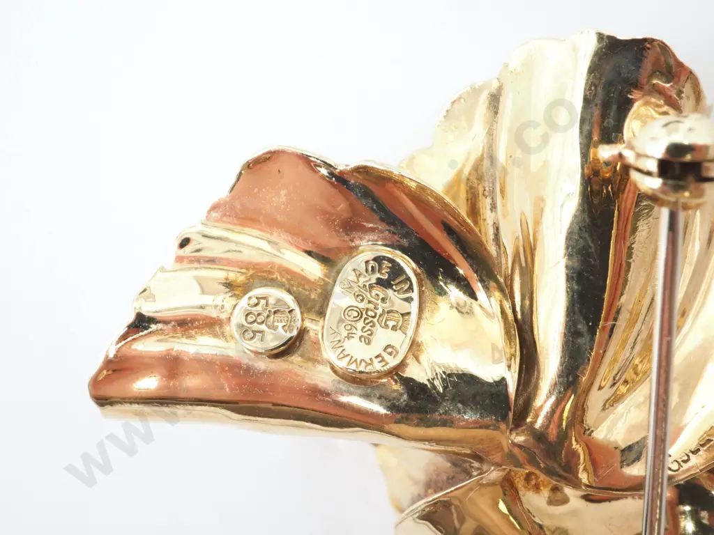 14ct Gold Brooch w Central Diamond: Valued at Image 1++