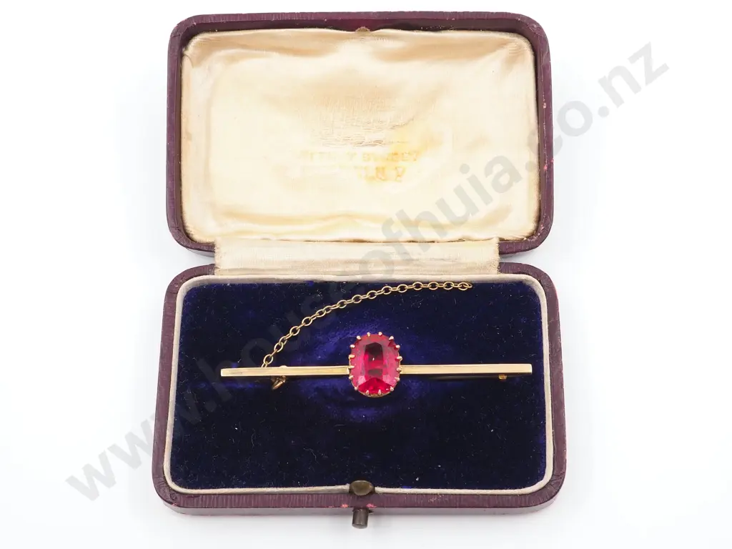 Cased 15ct Gold Brooch w Synthetic Ruby: NZ Retailer Box (Label has faded) Image 1++